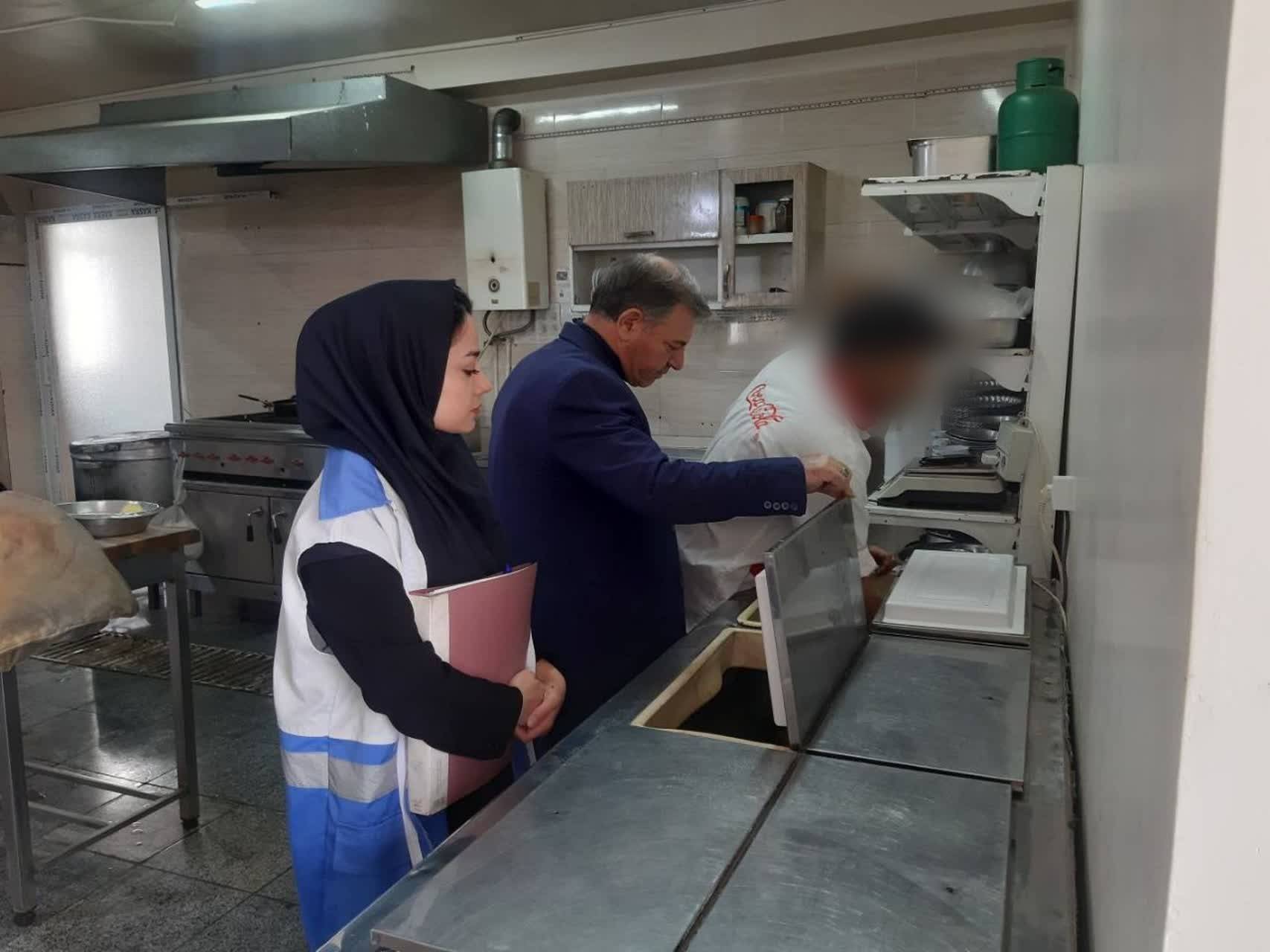اقدام مشترک شبکه بهداشت شهریار و دامپزشکی: گشت بازرسی بهداشتی در مراکز طبخ غذا و واگذاری یک واحد متخلف به مراجع قضایی