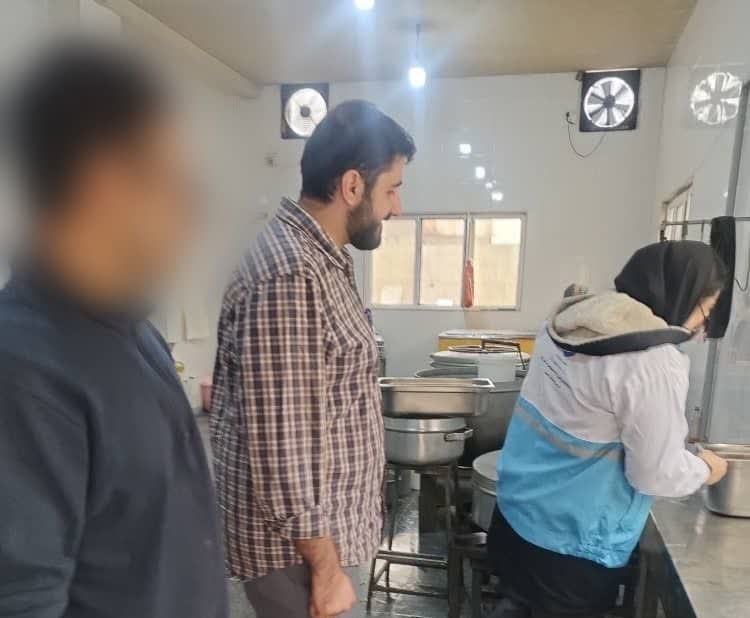 اقدام مشترک شبکه بهداشت شهریار و دامپزشکی؛ گشت بازرسی بهداشتی از رستوران های بین راهی و تالارهای صباشهر 