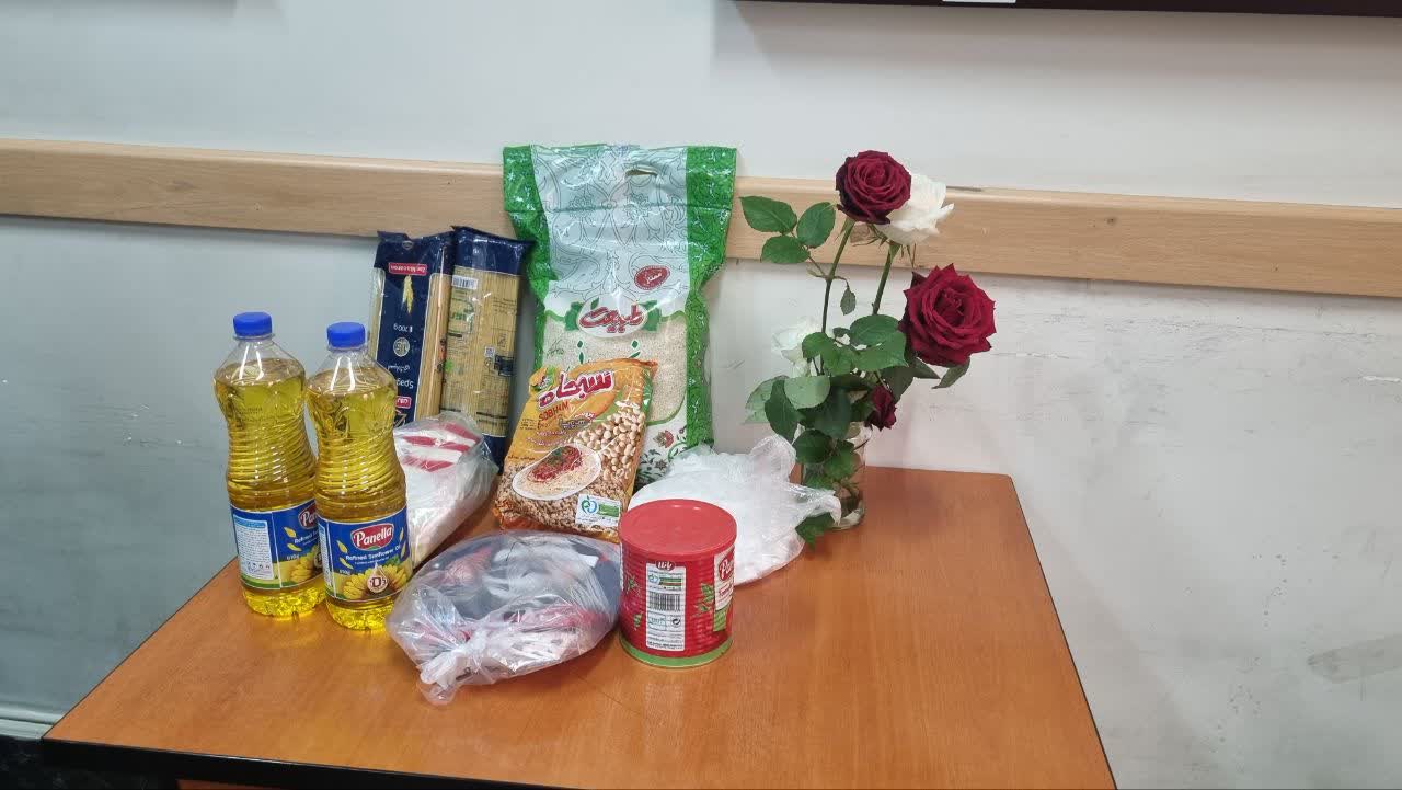 تهیه و توزیع بسته‌های حمایتی معیشتی و پوشاک جهت خانواده های کم برخوردار توسط شبکه بهداشت و درمان به مناسبت ولادت حضرت فاطمه (س) و گرامیداشت روز مادر شهریار شبکه بهداشت و درمان شهریار 