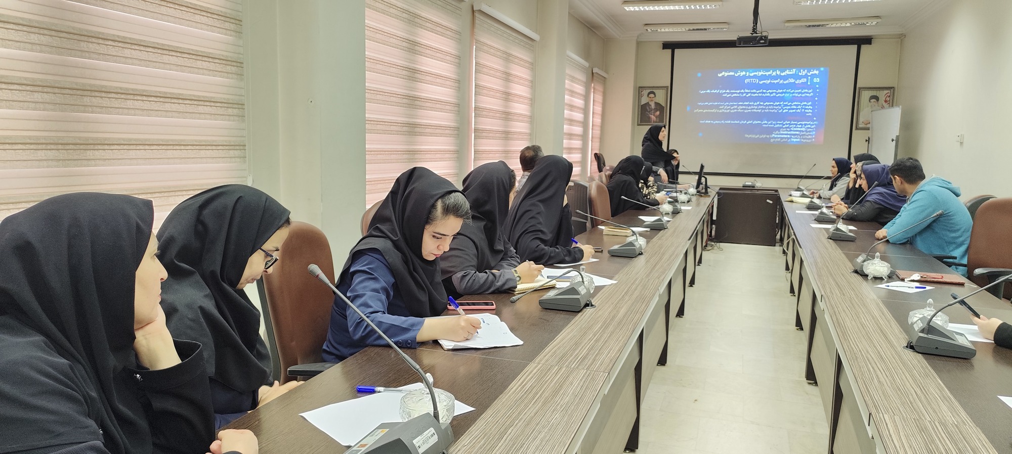 «ارتقاء مهارت‌های دیجیتال؛ کارگاه تولید و ویرایش محتوای مولتی مدیا با هوش مصنوعی در شبکه بهداشت شهریار برگزار شد»