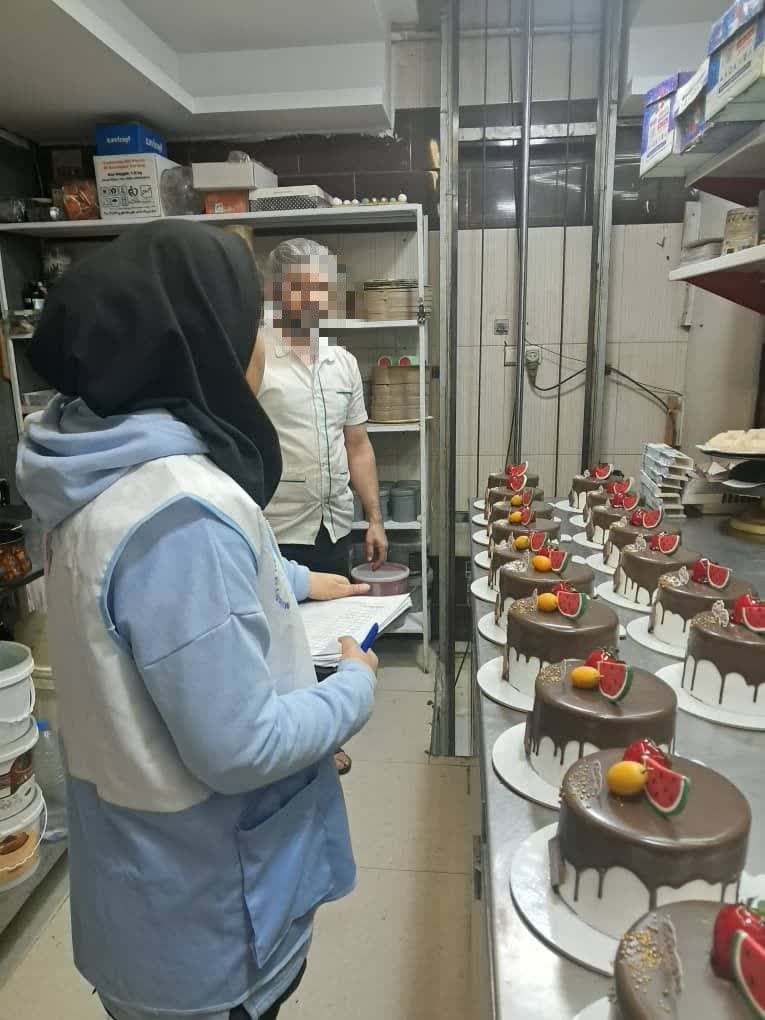 طرح نظارت بهداشتی ویژه شب یلدا در مراکز عرضه شیرینی، آجیل و خشکبار شهرستان شهریار 