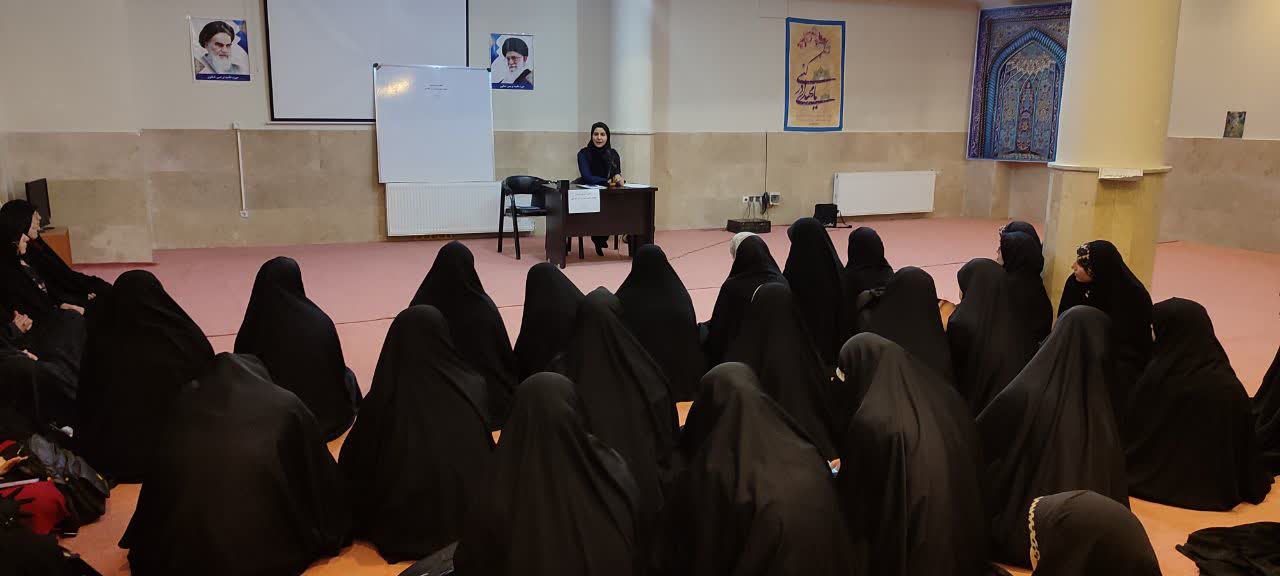 اجرای گام مؤثر در پویش پیشگیری از سرطان سینه؛ آموزش غربالگری رایگان سرطان سینه به طلاب حوزه علمیه نرجس خاتون توسط شبکه بهداشت شهریار