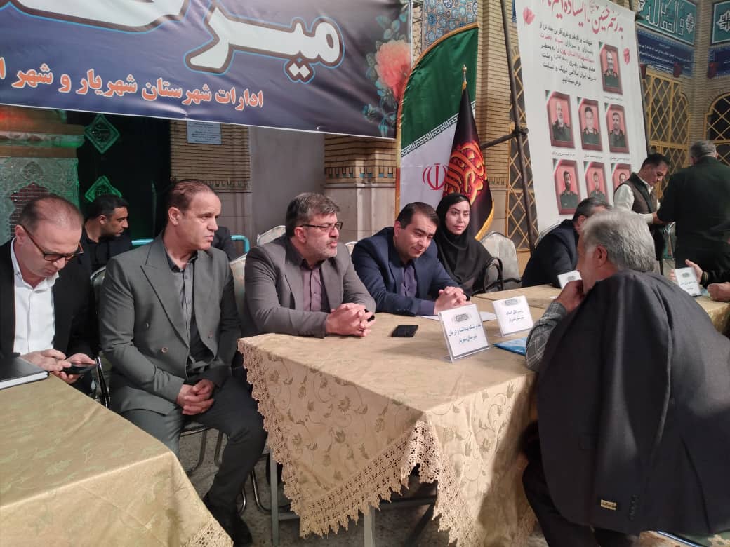 استقرار ایستگاه سلامت شبکه بهداشت و درمان در برنامه میز خدمت مسئولین شهرستان در مسجد امام علی(ع) اندیشه