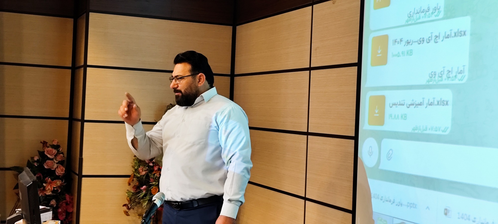 برگزاری جلسه آموزشی دستورالعمل‌های بیماری‌های هپاتیت و کمپین اطلاع‌رسانی اچ‌آی‌وی/ایدز در شبکه بهداشت و درمان شهریار