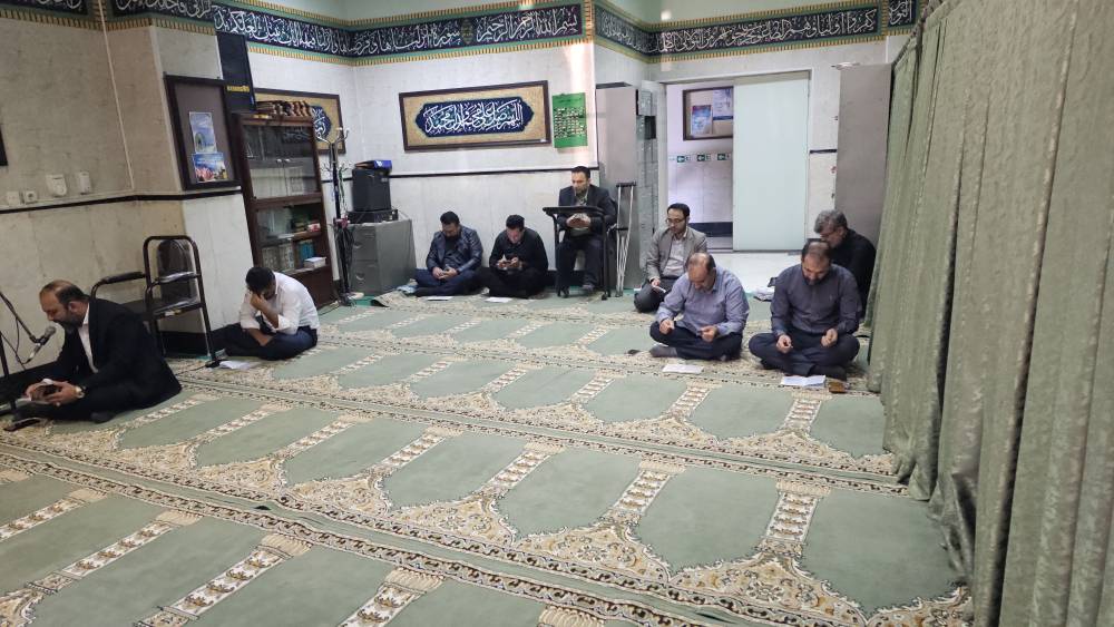 برگزاری مراسم زیارت عاشورا در نمازخانه شبکه بهداشت و درمان شهریار