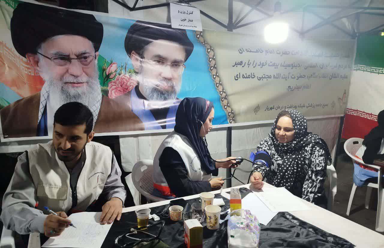 ارائه خدمات سلامت در تجمعات شبانه جوار مسجد جامع شهریار با حضور تیم سلامت شبکه