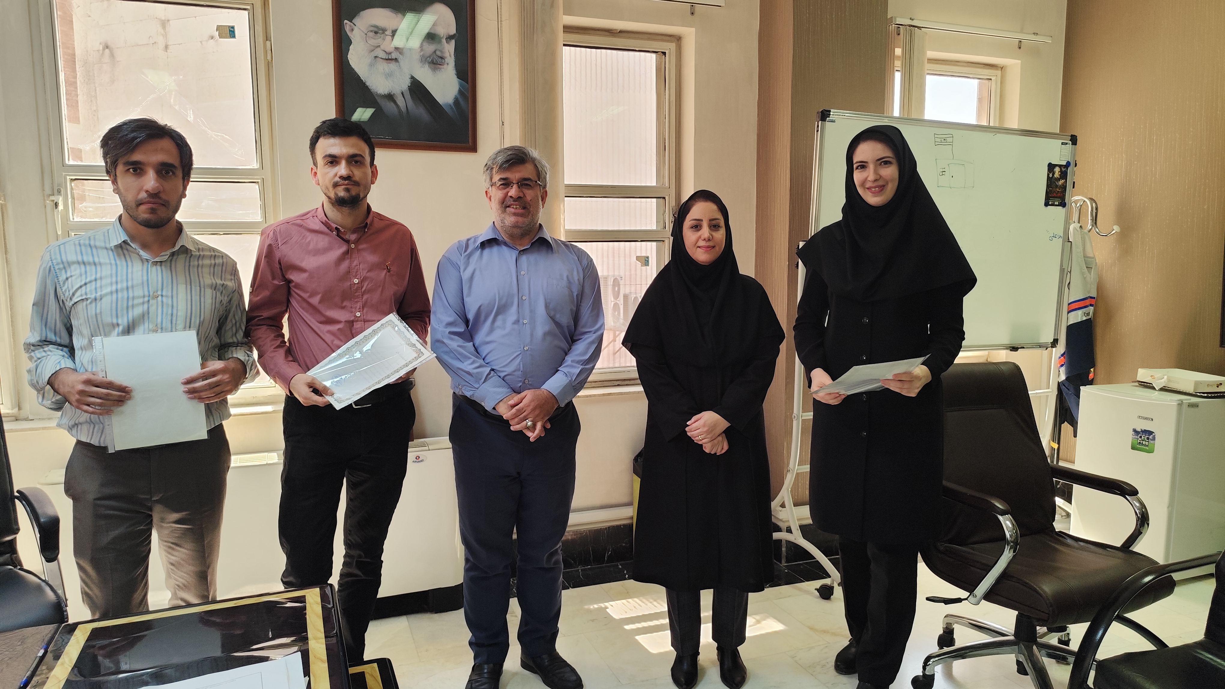 تجلیل از داروسازان شبکه بهداشت و درمان شهریار در روز داروساز