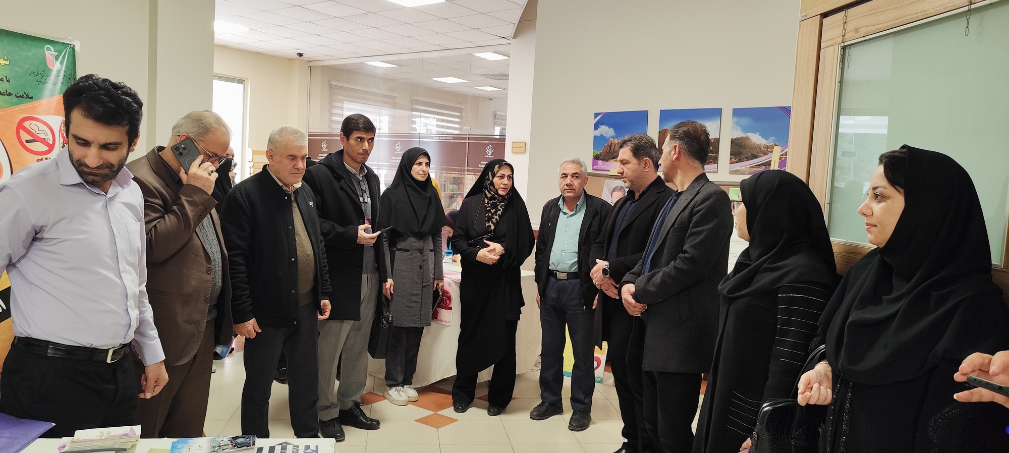 برگزاری غرفه ارائه خدمات سلامت به مناسبت روز جوان در فرهنگسرای شهر وحیدیه