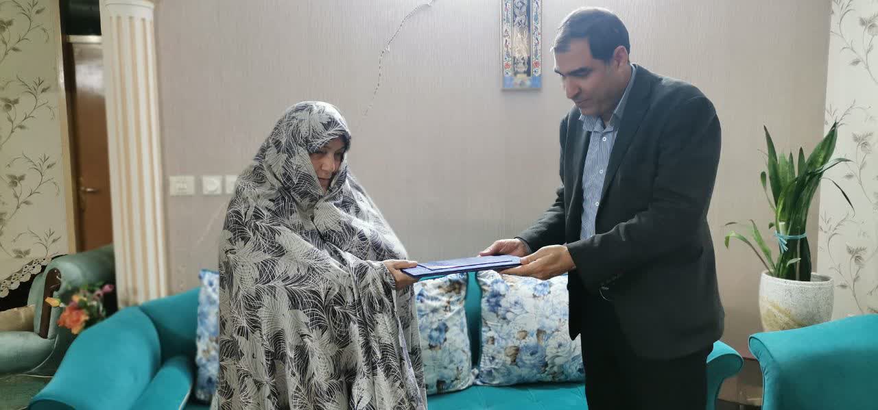 دیدار مسئولین و پرسنل شبکه بهداشت و درمان شهریار با خانواده معظم شهدا به مناسبت چهل و هفتمین سالگرد پیروزی شکوهمند انقلاب اسلامی ایران