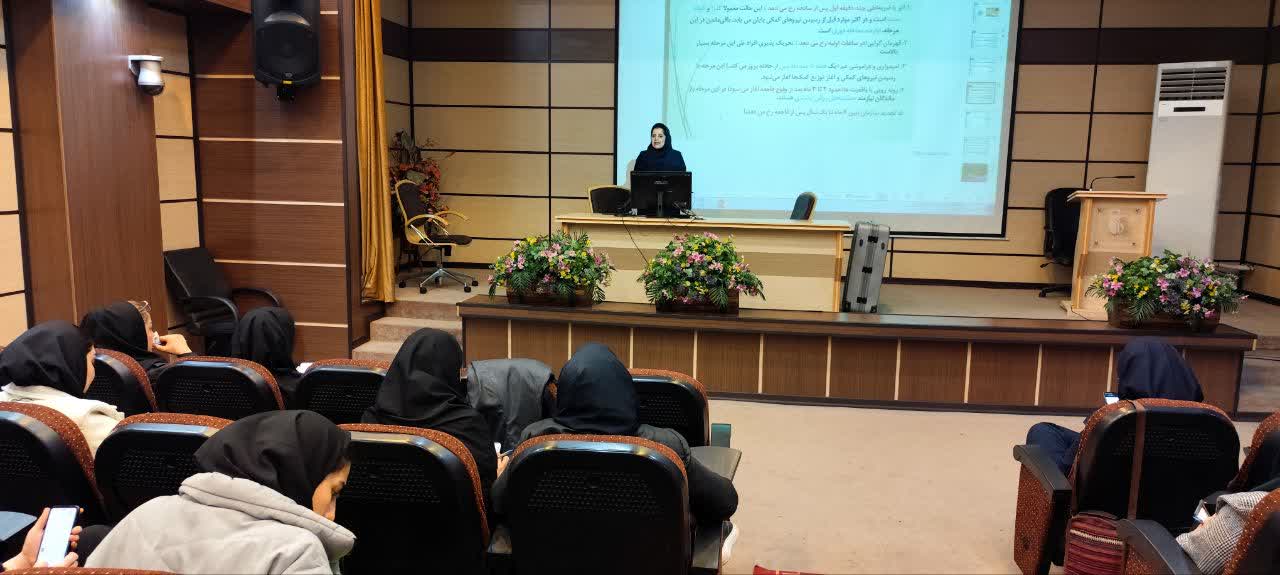 آموزش مراقبین سلامت شبکه بهداشت و درمان شهریار در زمینه مدیریت روانی بحران و بلایا 