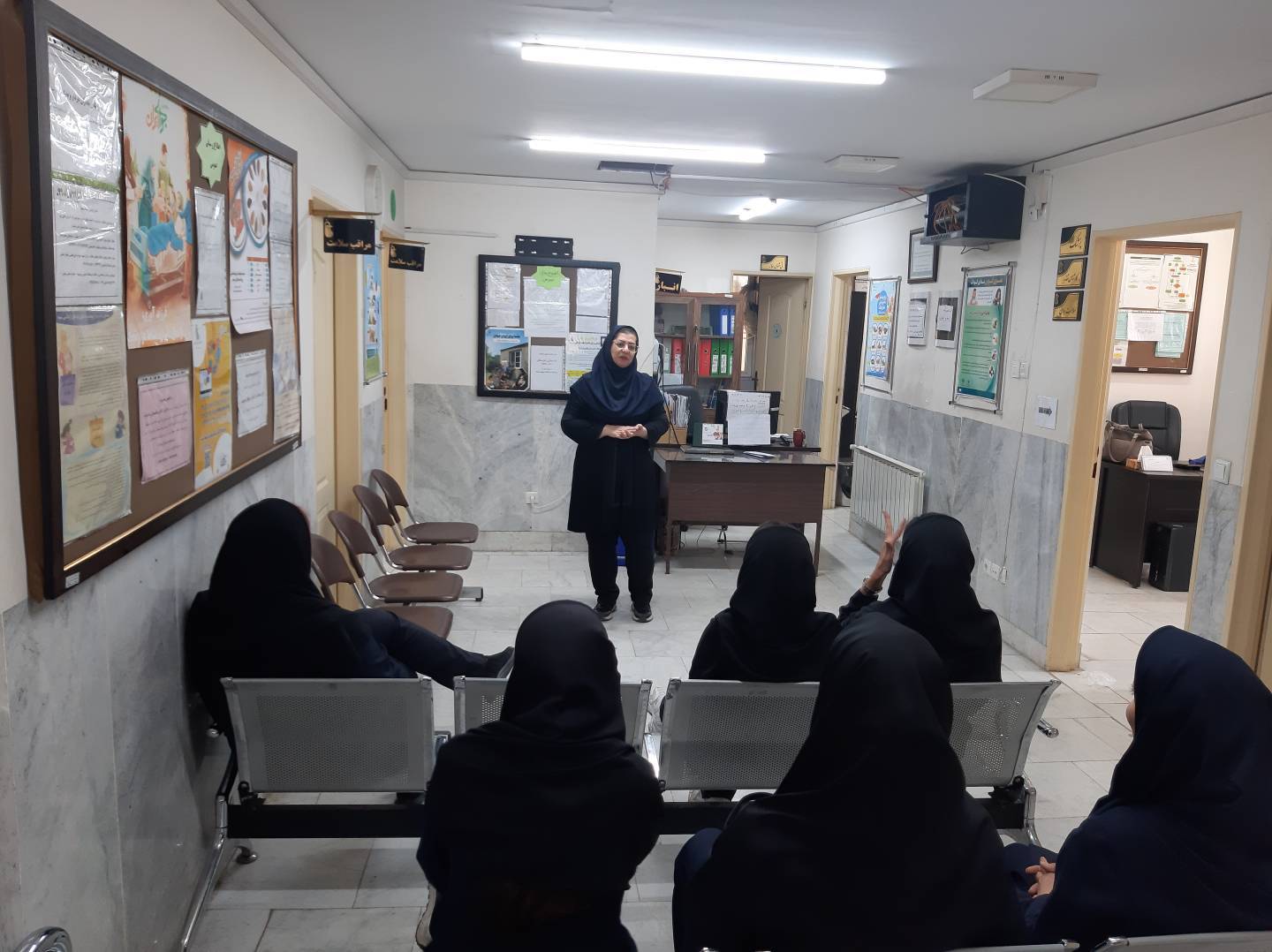 همزمان با هفته مبارزه با مواد مخدر؛  کارگاه تخصصی پیشگیری از اعتیاد برای کارکنان پایگاه سلامت خادم‌آباد برگزار شد