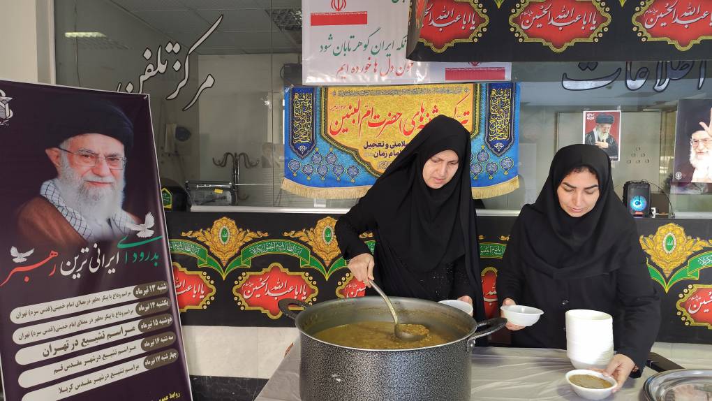  طنین نجوای توسل در شبکه بهداشت شهریار؛ گرامیداشت یاد «رهبر شهید» در مراسم «شنبه‌های ام‌البنینی»