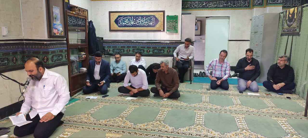 طنین نوای «زیارت عاشورا» در شبکه بهداشت و درمان شهریار؛ گرامیداشت یاد «رهبر شهید» و شهدای والامقام