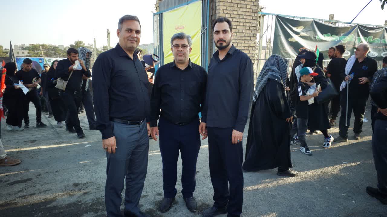 پیام اتحاد و وفاداری؛ مدیر شبکه بهداشت و درمان شهریار در کنار ملت در مراسم وداع با رهبر فرزانه
