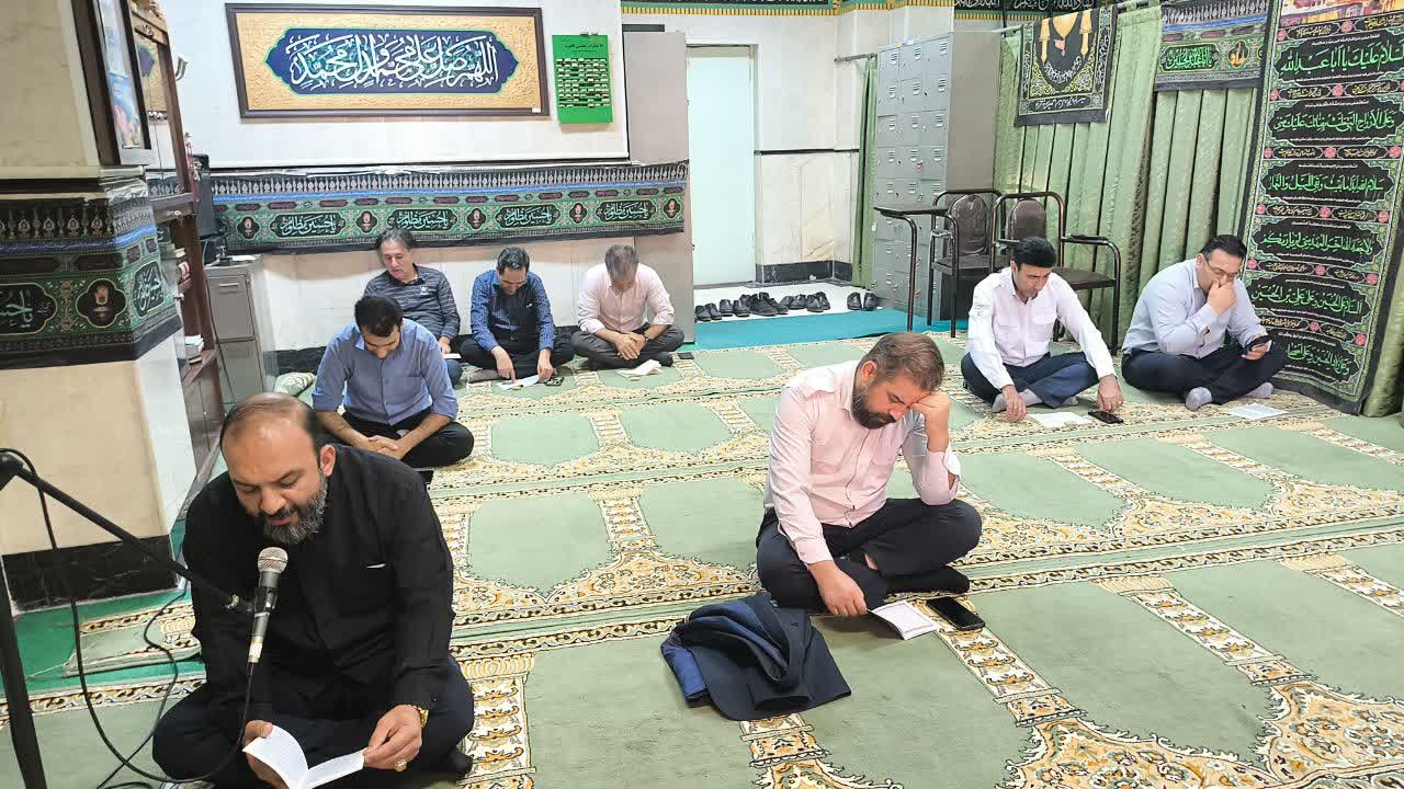 طنین نوای زیارت عاشورا و برپایی سفره احسان با یاد شهدای جنگ تحمیلی