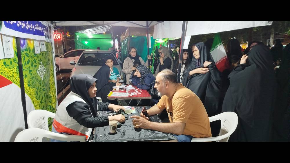 تداوم ارائه خدمات سلامت در تجمعات شبانه مردمی در جوار مسجد جامع شهریار