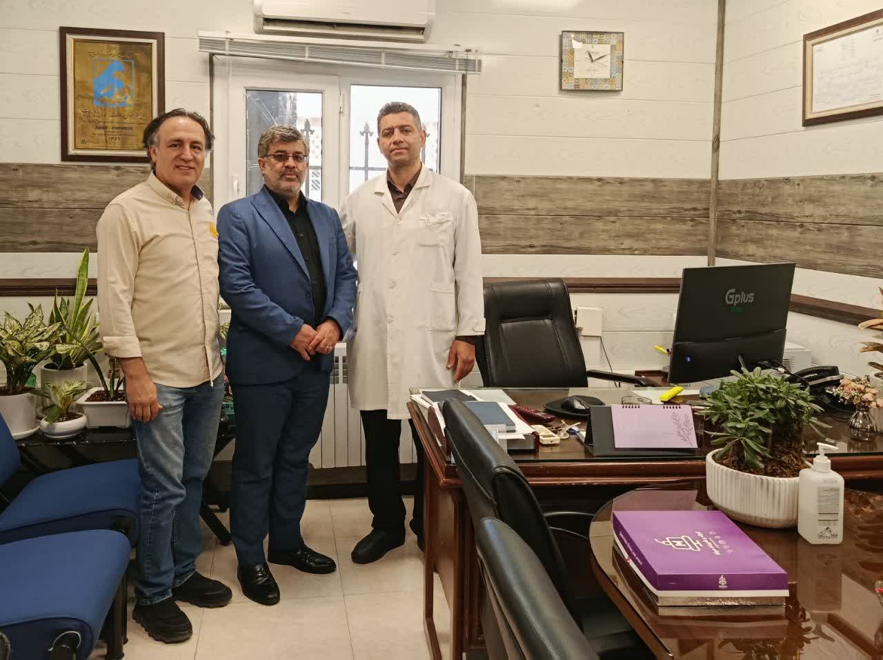 بررسی روند درمان مصدومان حادثه آتش‌سوزی مجتمع ارغوان توسط مدیر شبکه بهداشت شهریار