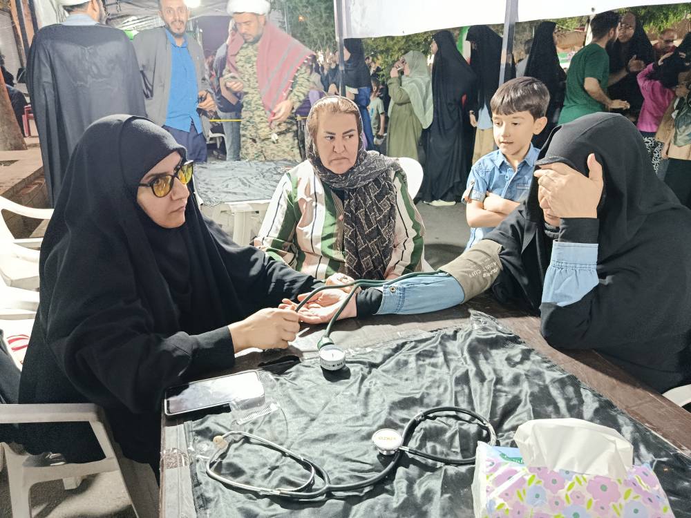 ادامه فعالیت موکب سلامت شبکه بهداشت و درمان شهرستان شهریار در جوار مسجد جامع شهریار
