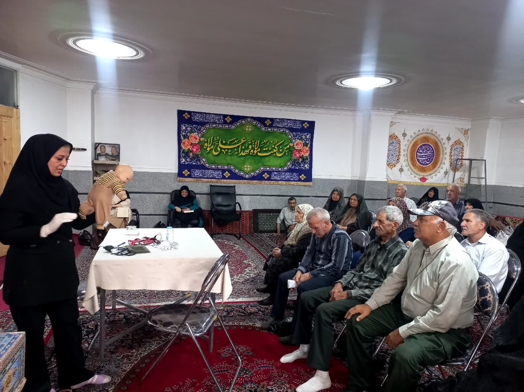توانمندسازی خانواده‌ها در مدیریت فوریت‌های پزشکی؛ برگزاری میز خدمت آموزشی احیای اطفال در شهریار 