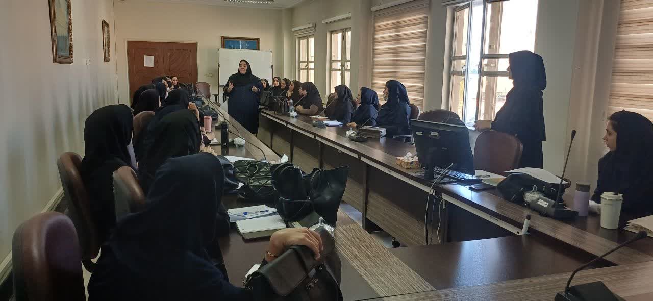 با هدف ارتقای سطح سلامت مادران و جنین؛ کارگاه تخصصی مراقبت‌های ادغام‌یافته و بررسی قوانین جوانی جمعیت در شبکه بهداشت و درمان شهریار برگزار شد 