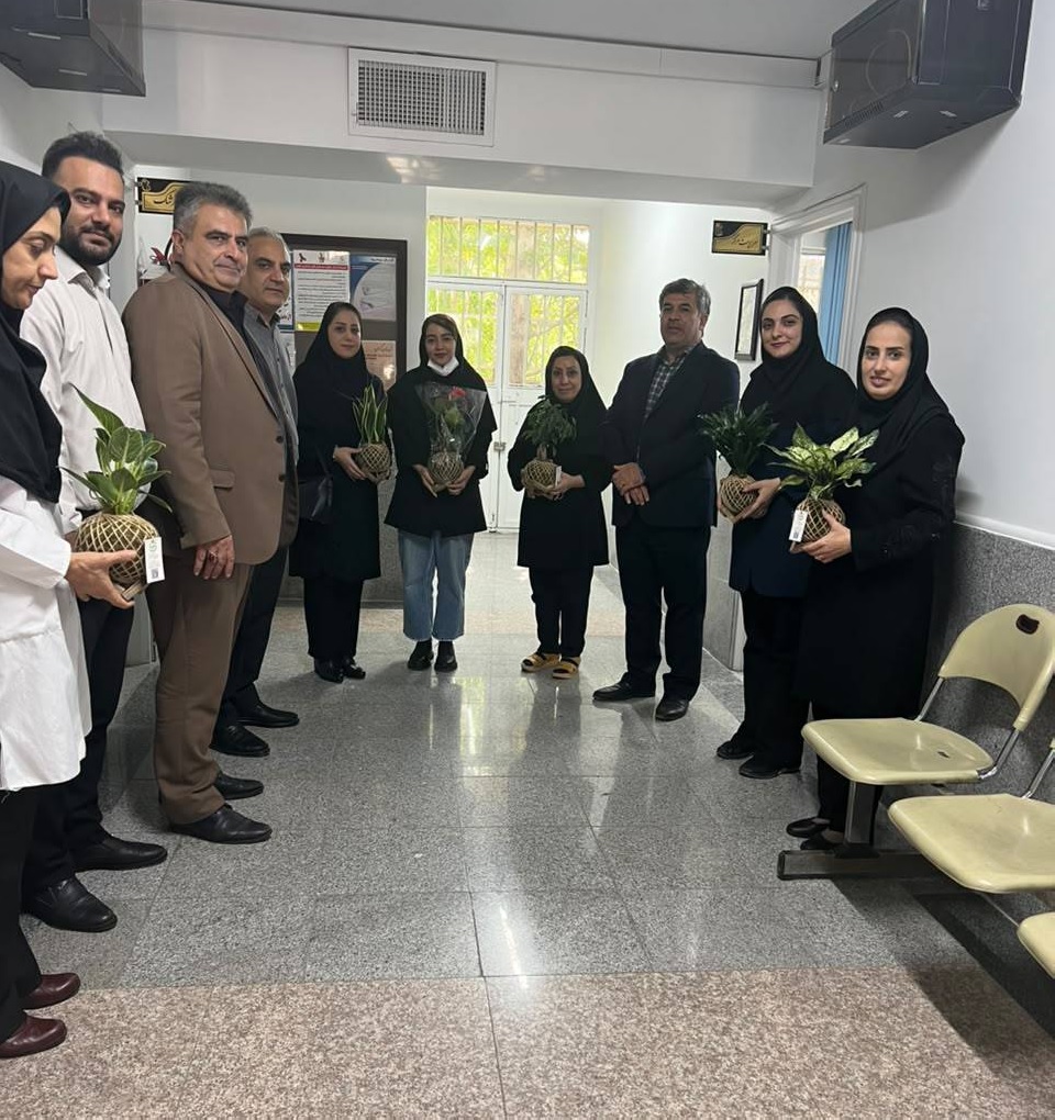 تأکید بر هم‌افزایی مدیریت شهری و نظام سلامت؛ تجلیل از کارکنان مرکز خدمات جامع سلامت دینارآباد