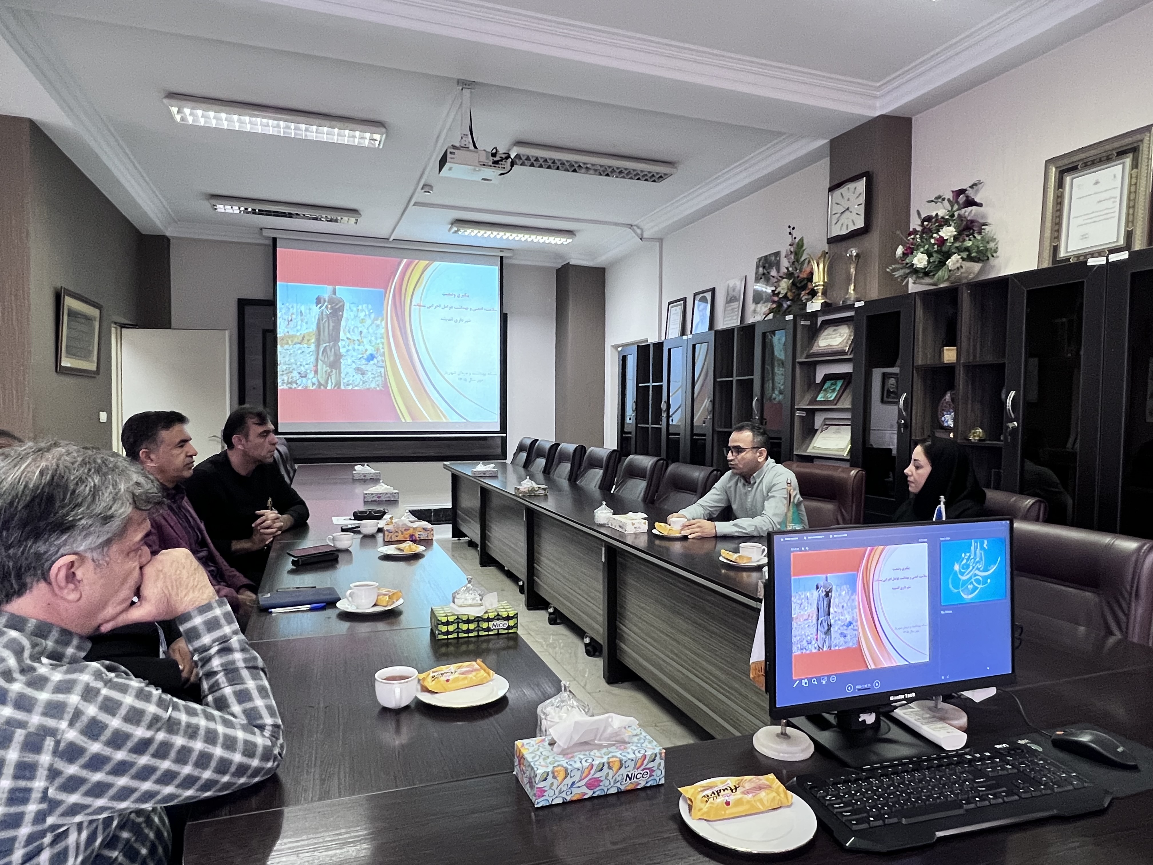 بررسی وضعیت اجرای برنامه‌های سلامت و ایمنی در حوزه پسماند شهرداری اندیشه