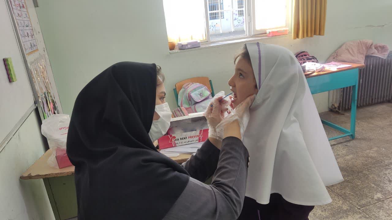 اجرای برنامه‌های پویش سلامت دهان و دندان در مدارس روستایی شهریار 
