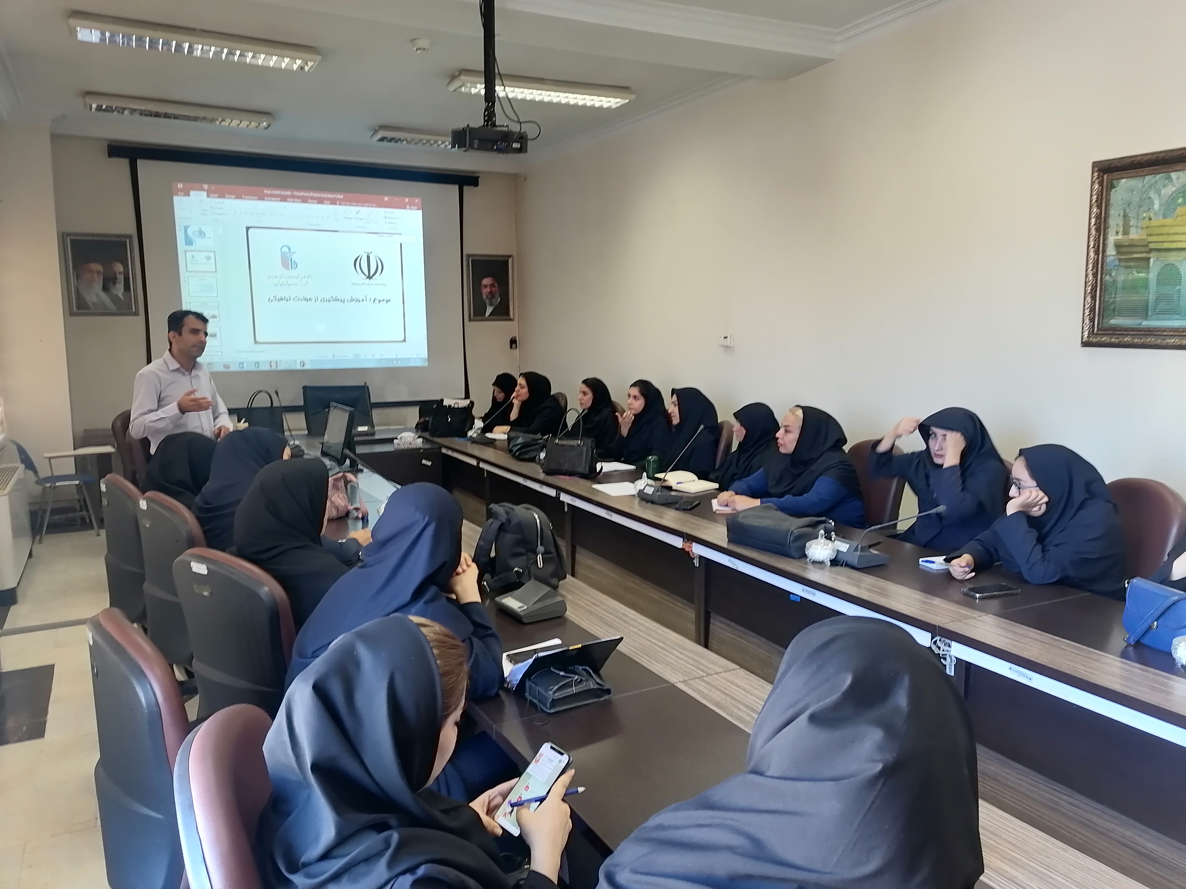 برگزاری جلسه بررسی مداخلات کاهش مرگ‌ومیر ناشی از سوانح ترافیکی و ارتقای خدمات سلامت جوانان در شبکه بهداشت و درمان شهریار